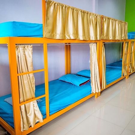 Railway Hostel (Adults Only) تشمبتون المظهر الخارجي الصورة