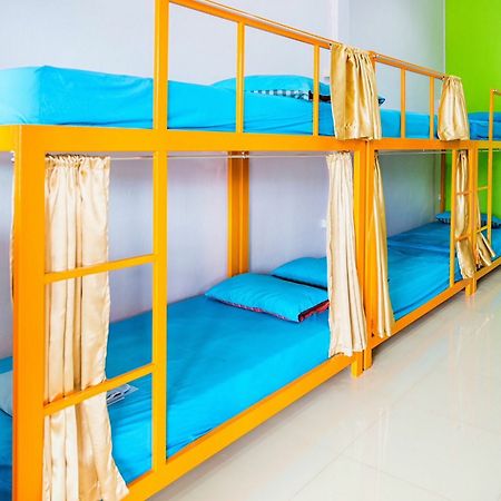 Railway Hostel (Adults Only) تشمبتون المظهر الخارجي الصورة